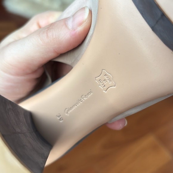 NWOT Gianvito Rossi heels - Picture 10 of 12